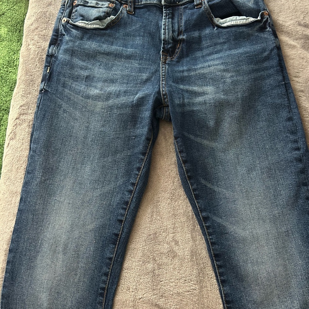 Men’s Medium Wash Slim Fit Jeans